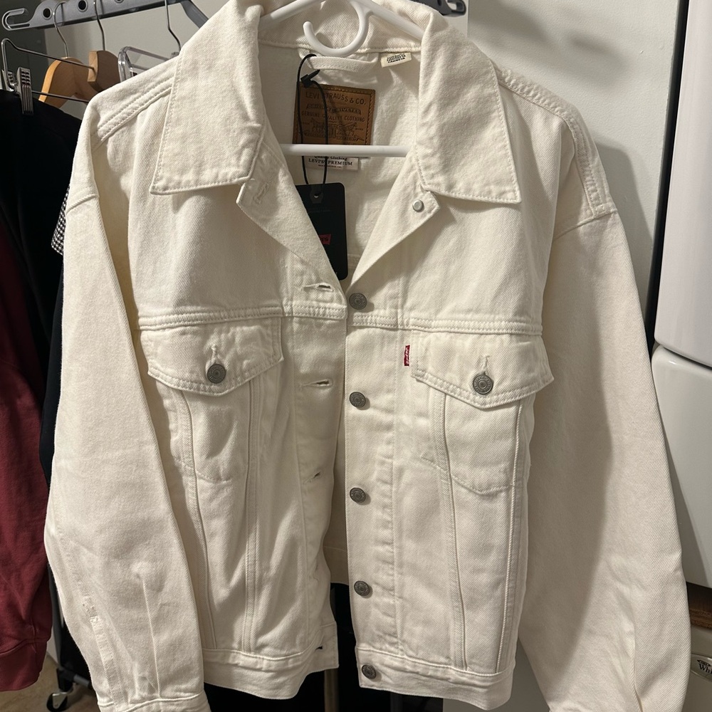 NEVER WORN LEVI’S 90 TRUCKER DENIM JACKET